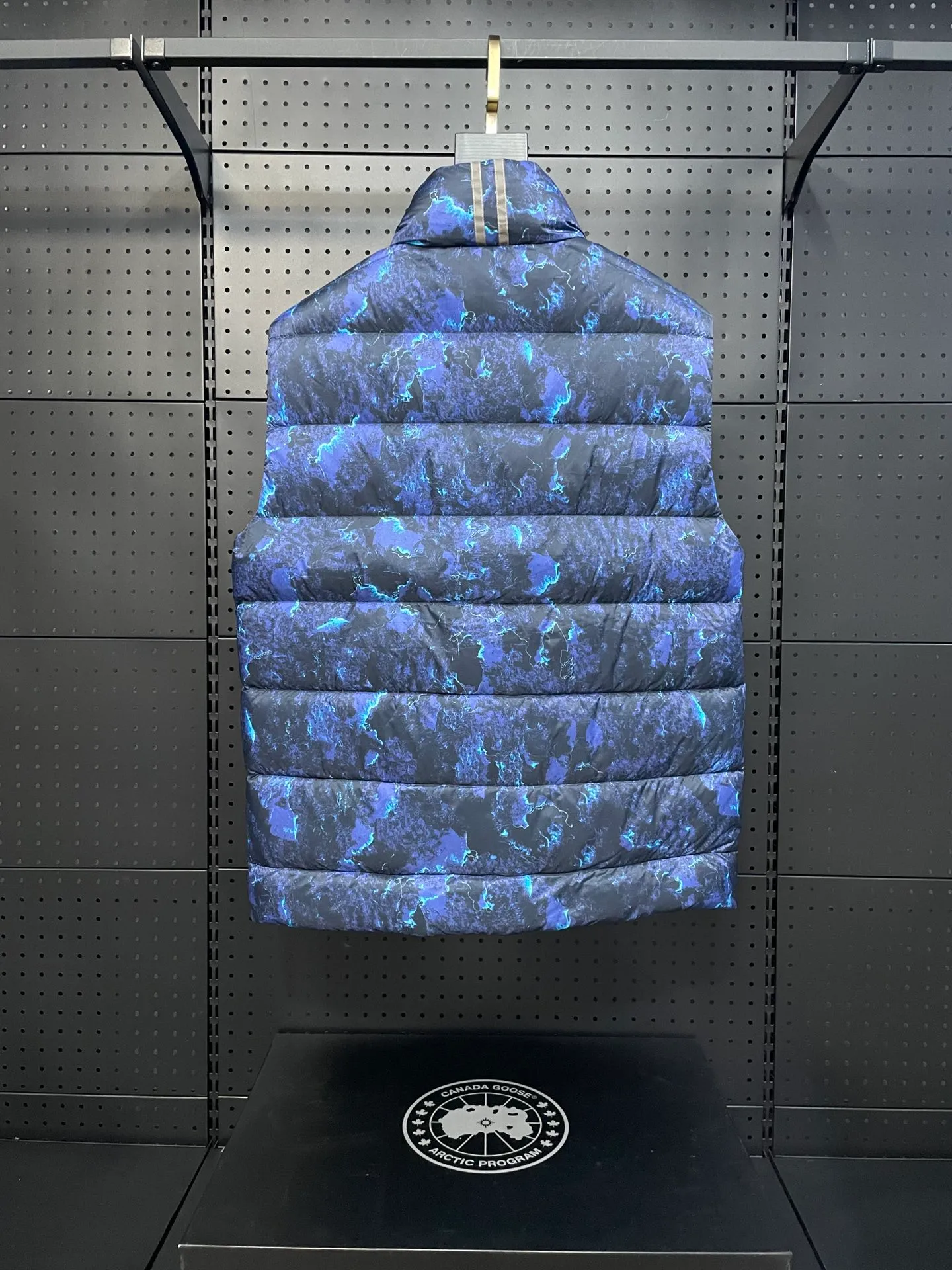 P560 Canadian brand CanadaGoose men's and women's CROFTON lightweight down vest 2229M DWR water-repellent treatment WindWall windproof fabric 700 fleece filling original mold opening details one to one production The upper body effect is stunning Exclusively available on the Xiaohongshu purchasing platform The highest version on the market Size: XS S M L XL XXL